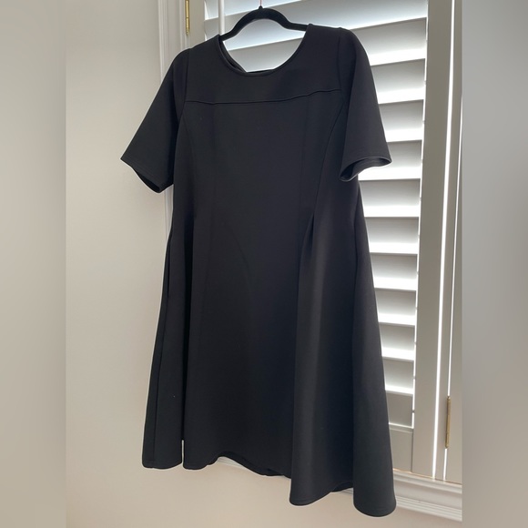 Torrid fit and flare skater dress with back zipper and pockets! Size 16 EUC - Picture 8 of 8